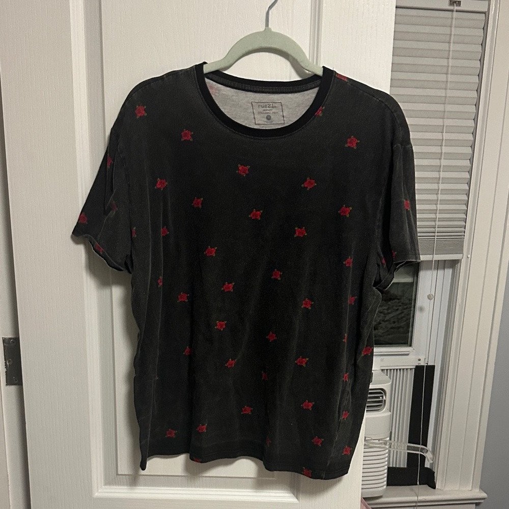 Rue21 Black Tee with Red Rose Pattern